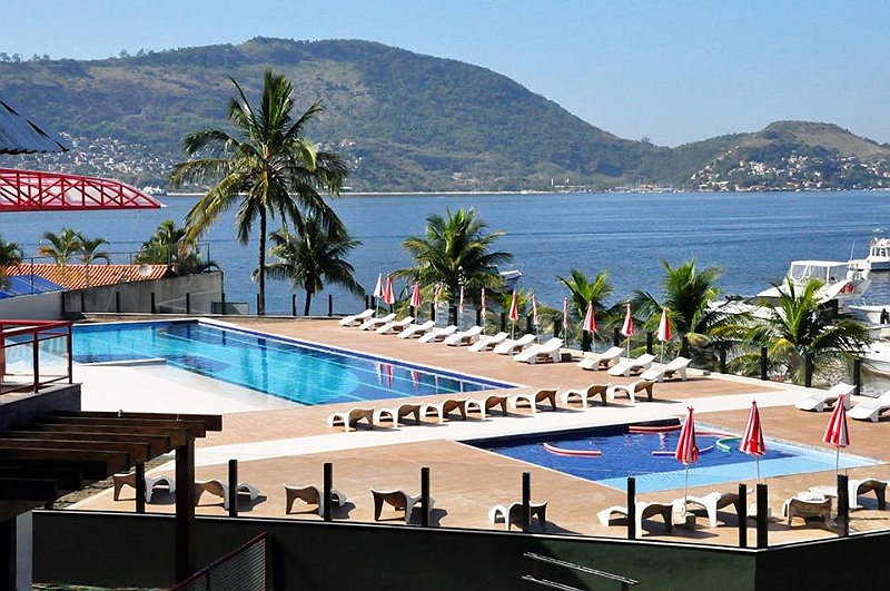 Clube Português de Niterói - Que tal aproveitar o dia no Clube Português?  Aqui no CPN temos piscinas aquecidas e uma área de lazer ideal para toda a  família. 🏊‍♀️ #clubeportuguesniteroi #ingá #