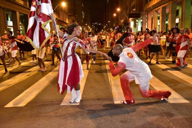 Carnaval: Começaram os ensaios de rua das escolas de samba do Grupo Especial e da Série Ouro.