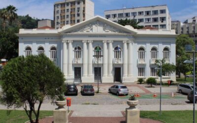 Niterói Livros e Biblioteca Parque promovem foto coletiva com autores da cidade