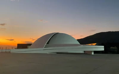 Caminho Niemeyer segue com exposição de Heloiza Azevedo