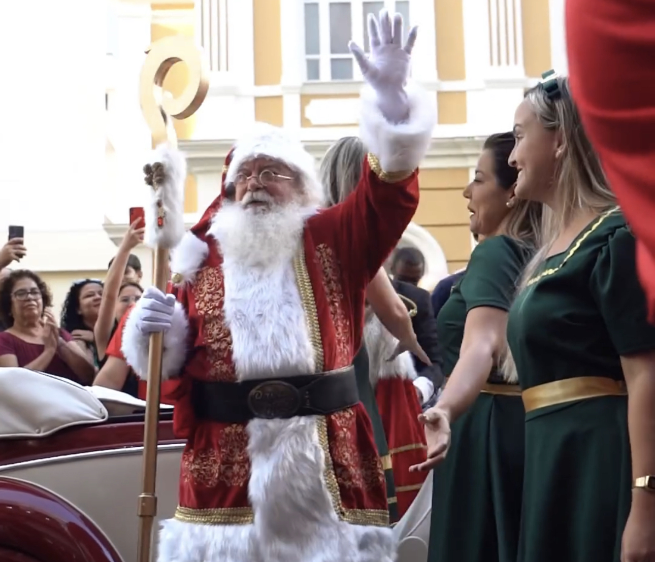 Chegada do Papai Noel movimenta shoppings de SG e Niterói