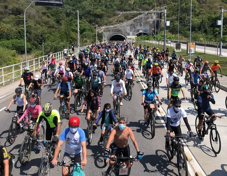 Niterói realiza o primeiro Passeio de Bikes Elétricas