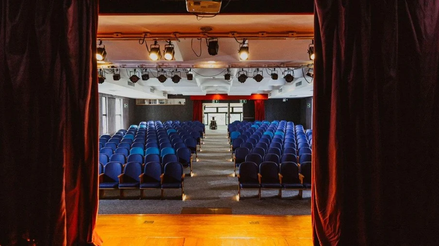 Teatro GayLussac abre suas portas à comunidade de Niterói