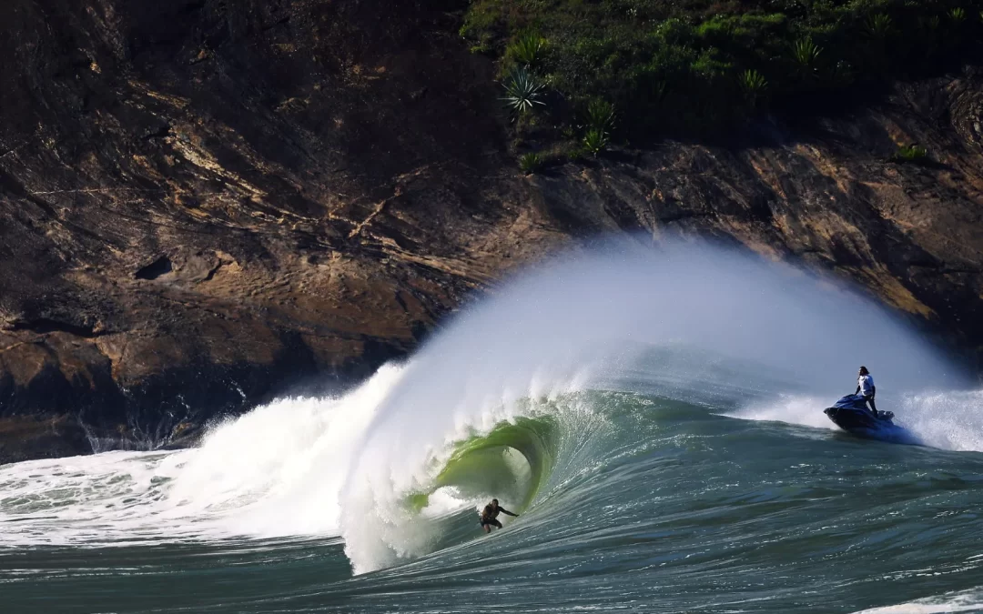 Itacoatiara Big Wave 2024: janela para surfistas é aberta