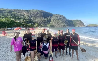 Festival une esporte e limpeza de praia em Itaipu