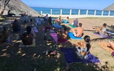 Yoga no Costão de Itacoatiara neste sábado com lanche típico
