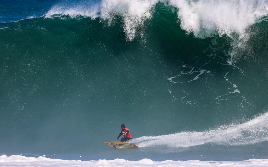 Ondas gigantes em Niterói: campeões do Big Wave 2025
