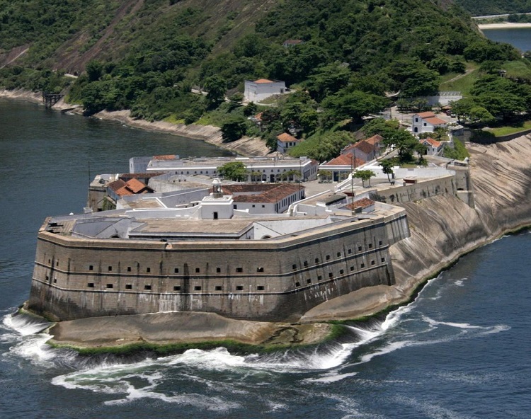 Fortalezas históricas de Niterói: guardiãs da Baía de Guanabara 