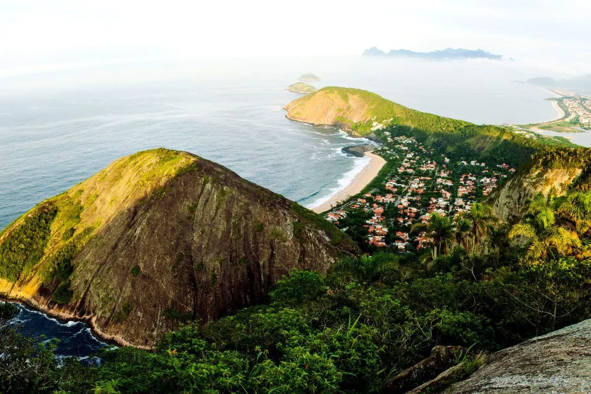 Niterói tem trilhas para todos os níveis com vistas de tirar o fôlego
