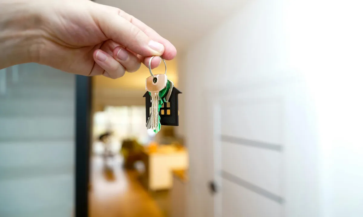 Corretora de imóveis que aplicava golpes em Niterói é presa 