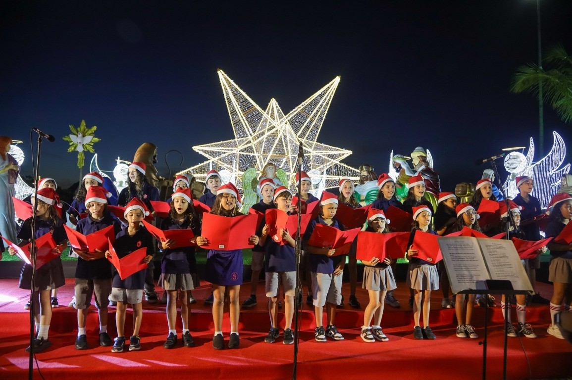 Presépio, luzes e carrossel marcam o Natal em São Francisco