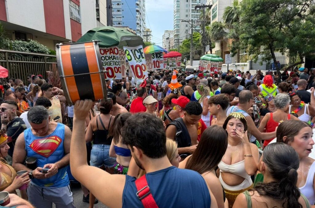 Carnaval de Niterói: blocos reúnem multidões nas ruas