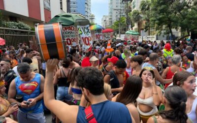 Carnaval de Niterói: blocos reúnem multidões nas ruas