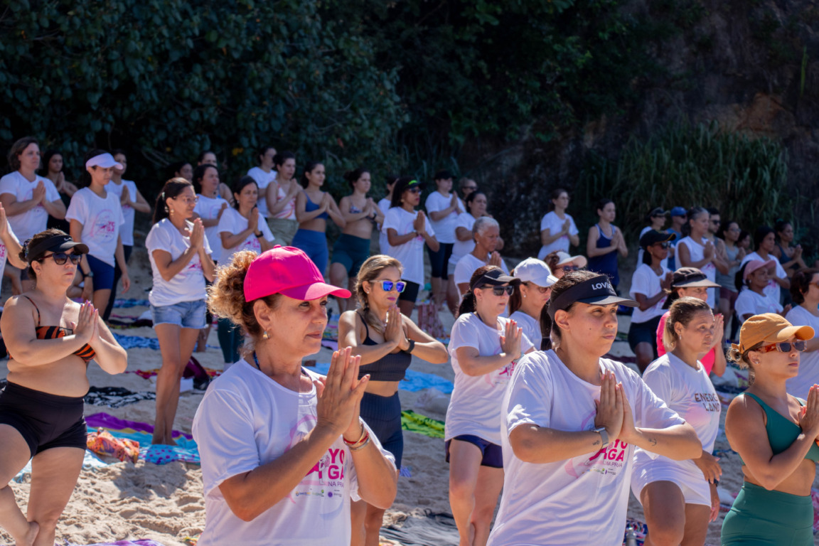 'Yoga na Praia' celebra o Dia da Mulher com edição especial em Niterói