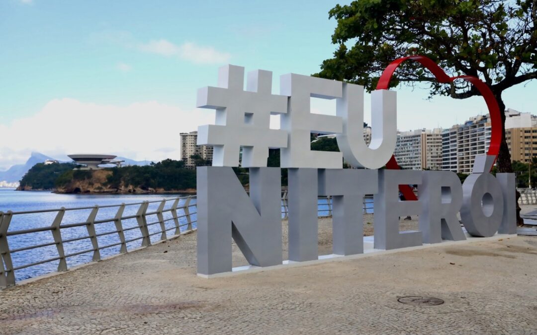 Letreiro Eu Amo Niterói muda de endereço na cidade