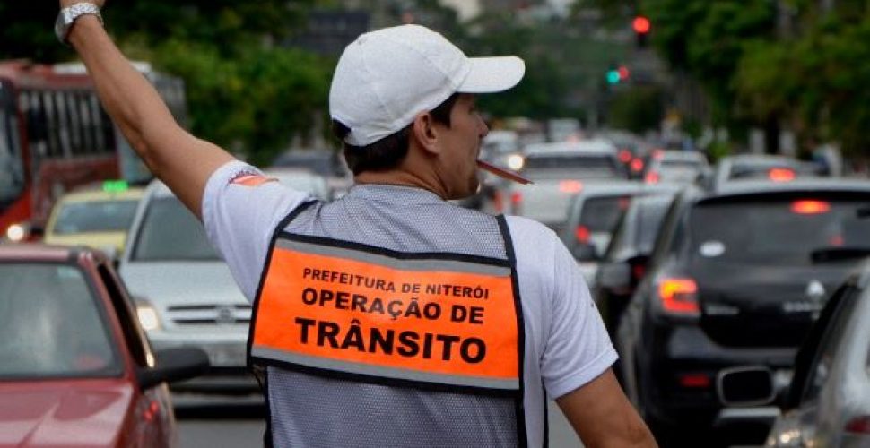 Desfile da Viradouro altera trânsito no Centro de Niterói neste sábado