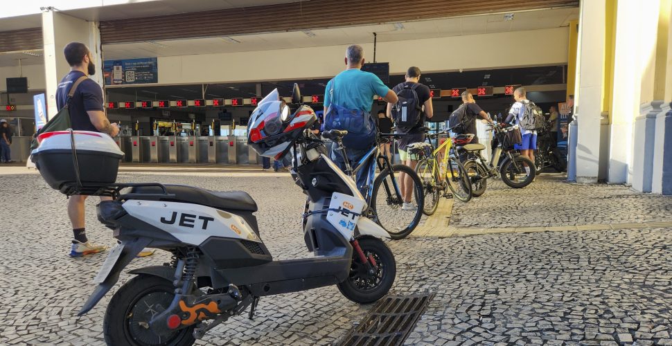 autopropelido na fila das barcas de Niterói